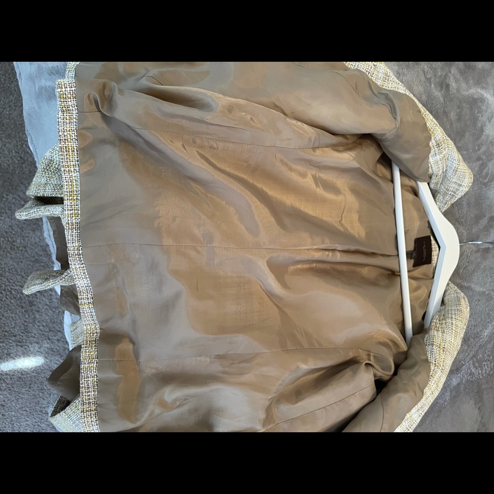 Suit - Picture 5 of 7